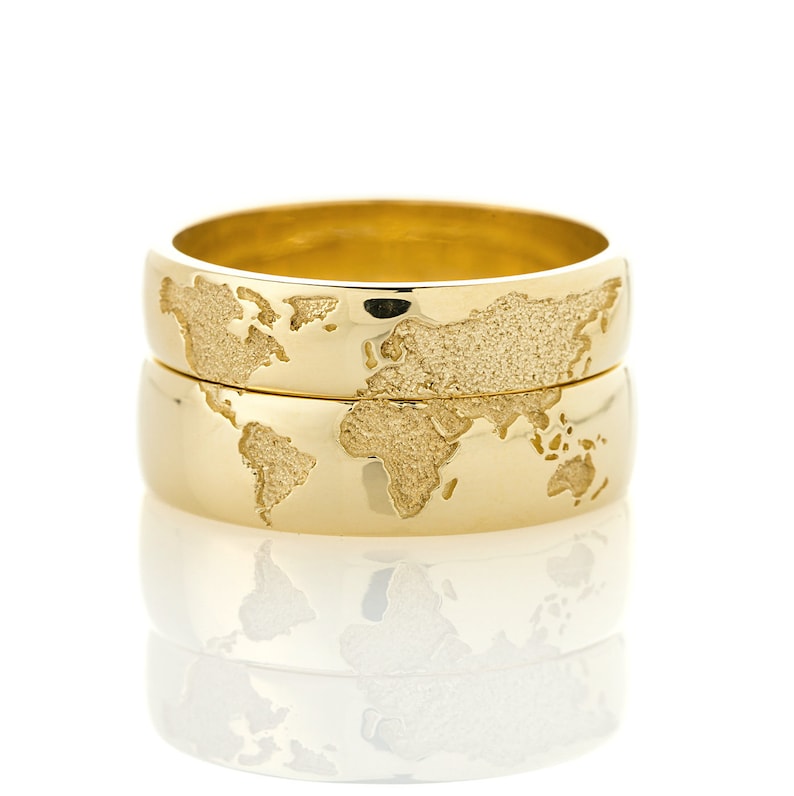 14k Gold wedding bands set with world map. Travelers wedding bands. Unique wedding bands. His and hers wedding bands set. 