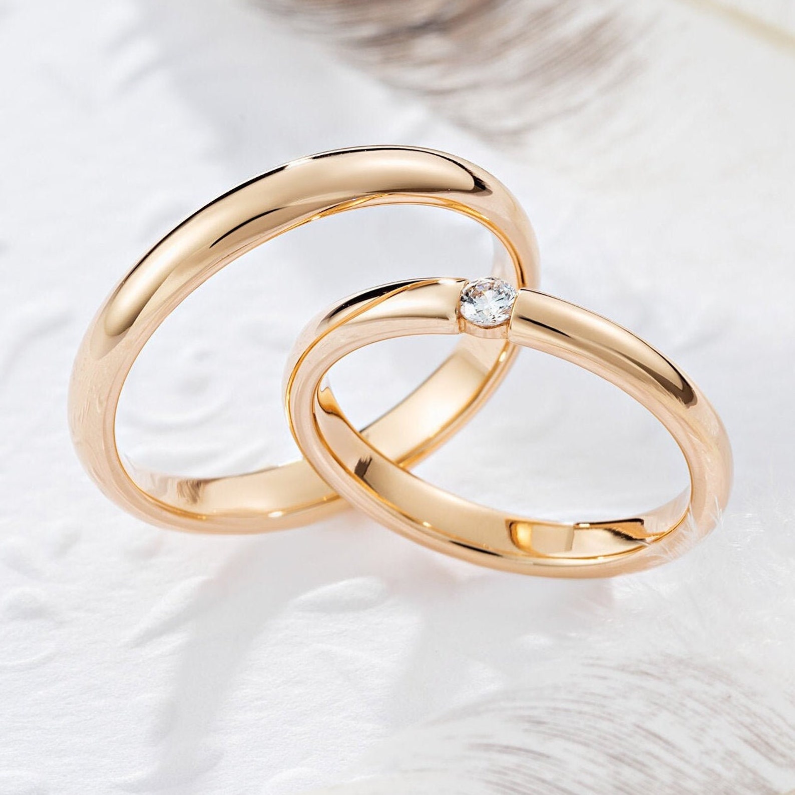 Simple Gold Wedding Rings With Diamond in Her Ring. Classic Wedding Simple Gold Wedding Rings With Diamond in Her Ring. Classic Wedding