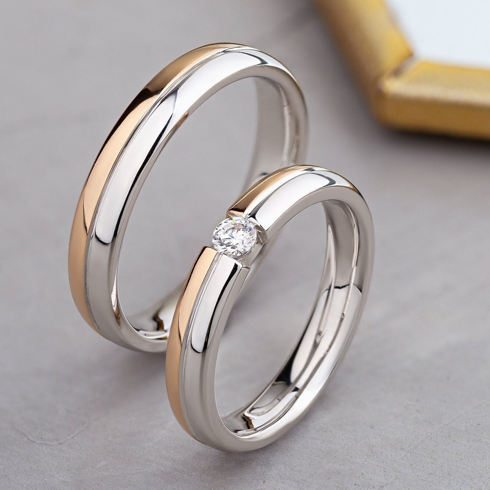 Fede Nuziale Donna Argento Inox Set Fedi Nuziali Donna In Argento Inox Con Zirconi Cubici AAA, Taglie 5-10, Taglio Rotondo Sfida Ring Fede Nuziale Donna Argento Inox Set Fedi Nuziali Donna In Argento Inox Con Zirconi Cubici AAA, Taglie 5-10, Taglio Rotondo Sfida Ring