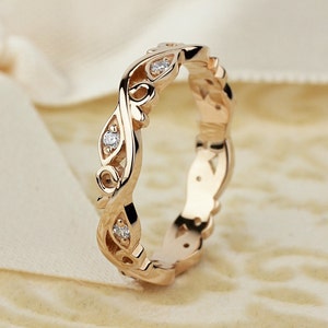Dainty gold ring with floral details. Curved stacking ring. Gold ring for women. Rose gold stacking ring. Gift for women. Anniversary gift.