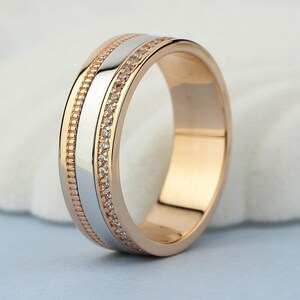 Women&#39;s two-tone wedding ring. Gold wedding band women. Unique wedding ring. Wedding ring for her.  Gold wedding band with moissanites