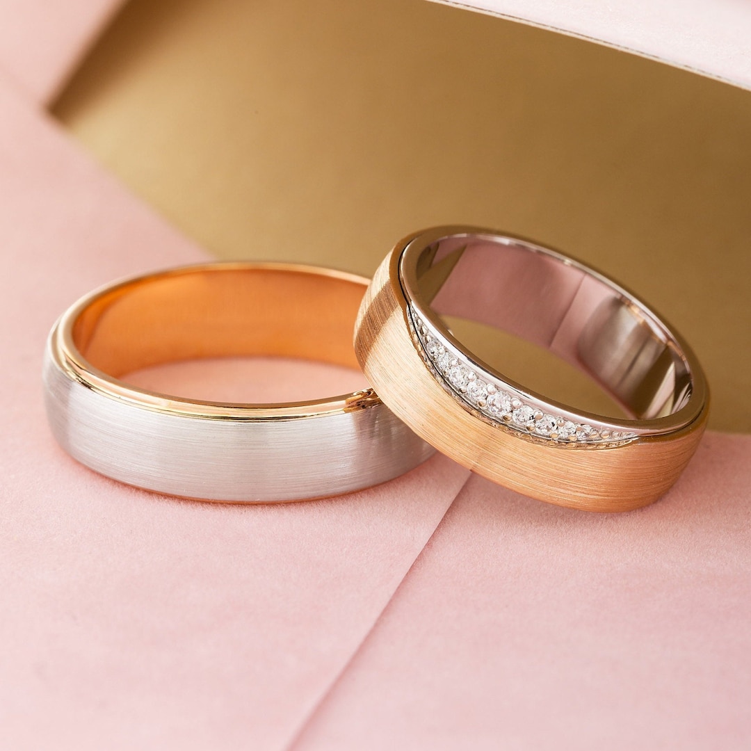 Wedding bands sets. His and hers bands. Gold wedding rings