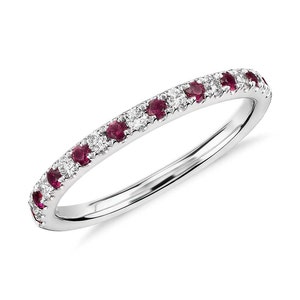 Diamanter och rubiner 14k guld halv alliansring. Rubin alliansring. Rubinband. Alliansring. Diamantring. Rubinring. Vigselring. Brudring