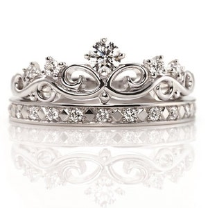 Crown shaped stacking rings. Bridal rings set.