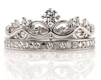 Crown shaped stacking rings. Bridal rings set.