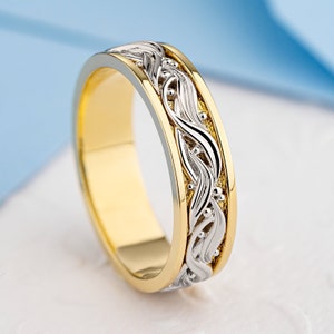 Gold wedding band women. Gold nature ring. Womens gold ring. Unique wedding ring. Gold floral ring. Wedding band women. Leaf Wedding Band