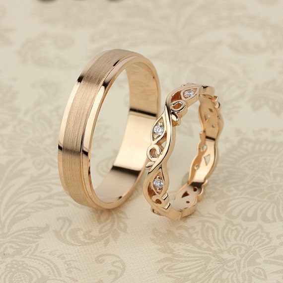 Gold Wedding Bands With Unique Wedding Couple | vlr.eng.br