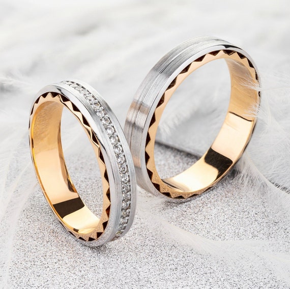 Alianzas boda de oro con diseño único. Conjunto de anillos - España