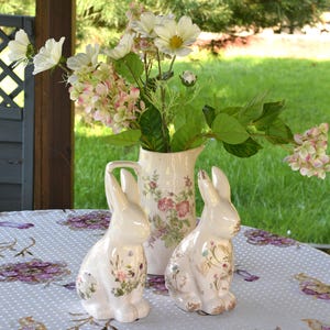 Vintage style,Stunning Vintage-Look Rabbits,Decorative Ceramic Rabbit Figurine, Home decor,Easter decor,Spring/Summer ornaments,Vintagy