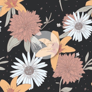 Könnte beinhalten: Blumenmuster mit stilisierten Blüten in Pfirsich-, Orange- und Weißtönen auf dunklem Grauhintergrund. Das Design umfasst Lilien, Gänseblümchen und andere Blüten, mit dem Text "evelyn illustrations" in einem kreisförmigen Wasserzeichen.