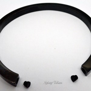 Urne Armband - Verstellbarer schwarzer Manschetten Andenken Armreif - Hält Aschefell