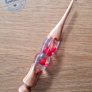 Ergonomic Crochet Hook Cherry and Kawaii Happy Flower Red