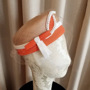 Vintage, jaren 60, kameel, bruin, oranje, wit, kralen, stro, stof, bunker, hoed,