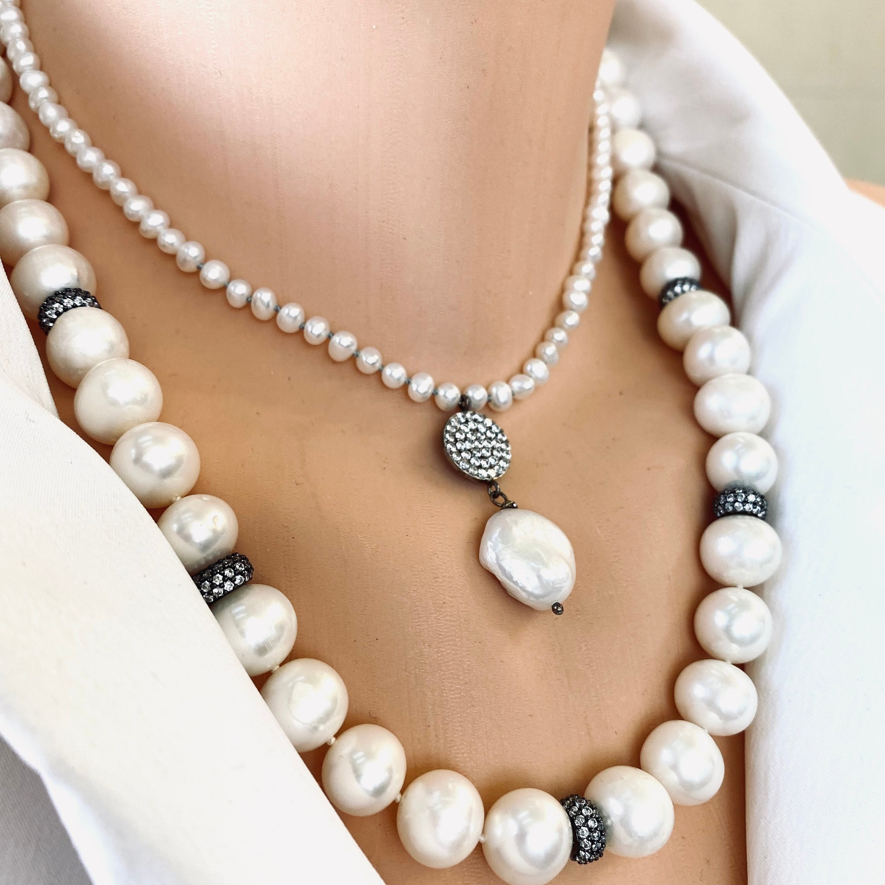 Minimalist Pearl Necklace, Dainty Pearl Choker, Petal Pearl