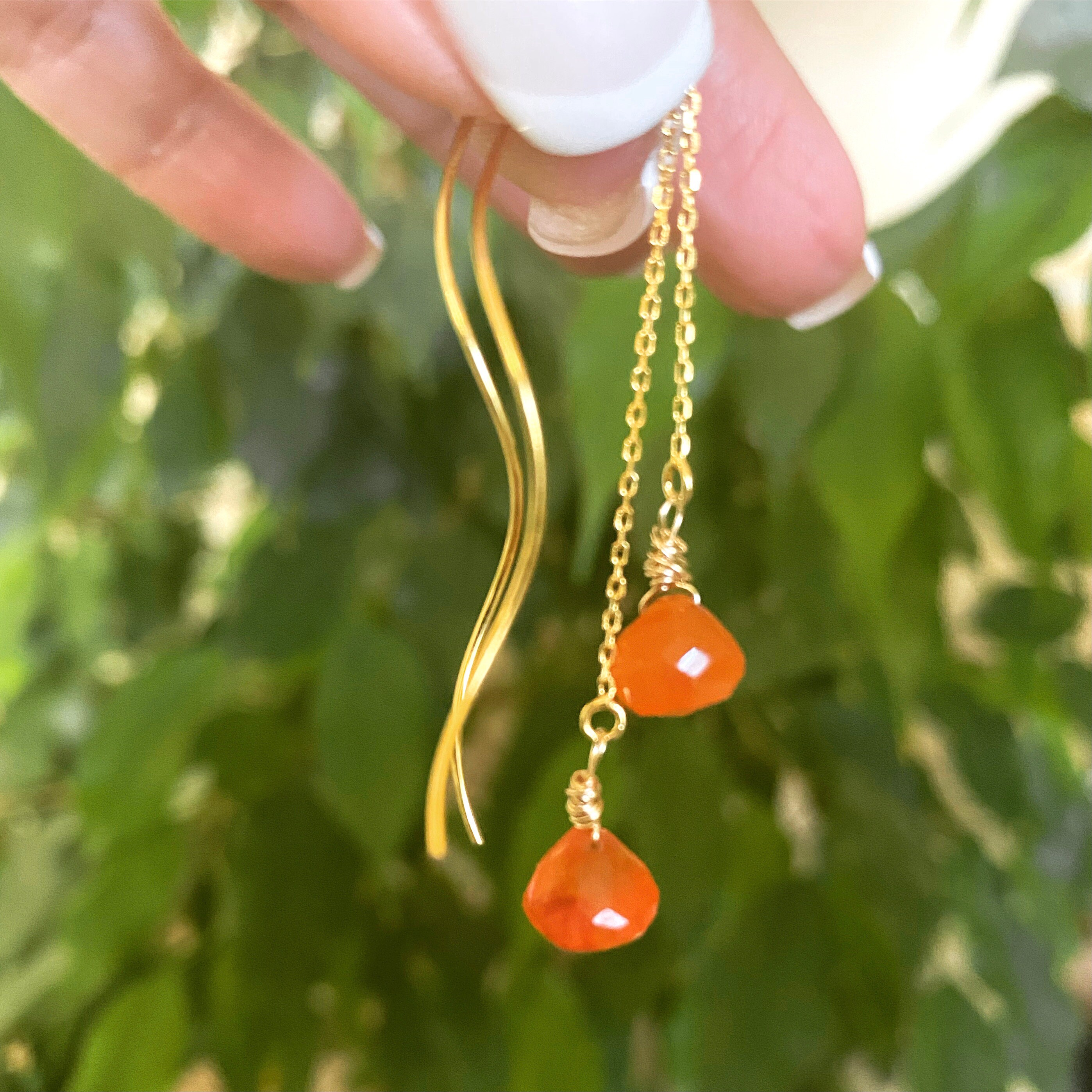 Brincos Briolettes de Cornalina Laranja Brilhante, Brincos Pendentes e Gotas Minimalistas com Pedras Preciosas, Brincos de Corrente de Prata Banhados a Ouro Vermeil