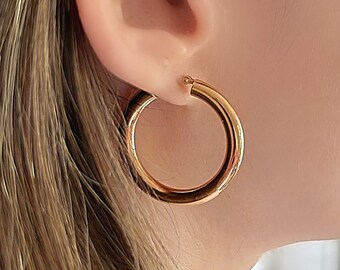 Örhängen i 14 karat roséguld | 4 mm tjocka | Örhängen i äkta guld | Örhängen i roséguld med tryckknapp | Tjocka örhängen i roséguld | Mellanstora örhängen | Damörhängen