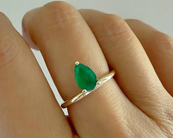 Anillo de esmeralda en oro de 14 quilates, solitario de esmeralda natural, anillo de esmeralda en forma de pera, anillo minimalista apilable, piedra de nacimiento de mayo