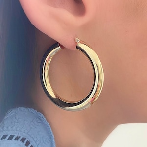 14k Medium Yellow Gold Hoops, Medium Hoops, Snap Closure Yellow Gold Hoops, 5mm Thick Yellow Gold Hoops| Everyday Earrings