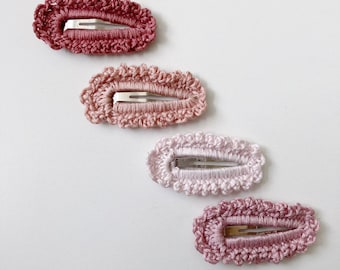 Broche de ganchillo hecho a mano: accesorio bohemio para el pelo de bebé