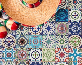 Puede incluir: Una colección de azulejos de cerámica coloridos y con patrones en tonos de azul, verde, rojo y blanco. Los azulejos están dispuestos en un patrón de cuadrícula y presentan intrincados diseños geométricos.