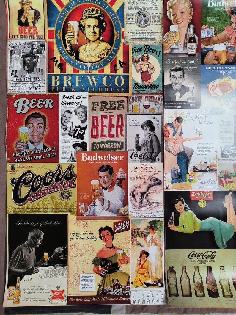 Puede incluir: Un collage de anuncios de estilo vintage con varias marcas de bebidas, incluyendo Budweiser, Coors, Dr. Pepper y Coca-Cola. La colecci&oacute;n muestra ilustraciones retro de personas, vasos de cerveza y botellas con textos como Free Beer Tomorrow.