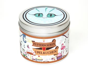 Alice in wonderland themed futterwacken and upelkuchen candle - literary candles - alice in wonder land candle - Mad hatter - bookish candle