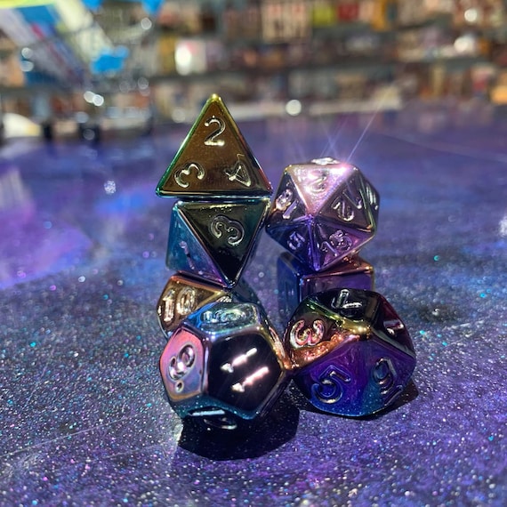 Rainbow Metal Dadi poliedrici effetto metallo lucido galvanizzato Set di  dadi per DnD, Dungeons and Dragons e giochi di ruolo da tavolo -  Italia
