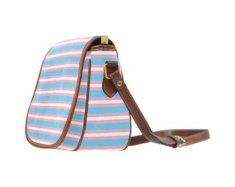 Transgender Pride Striped Saddle Bag – Stor axelväska med justerbar rem