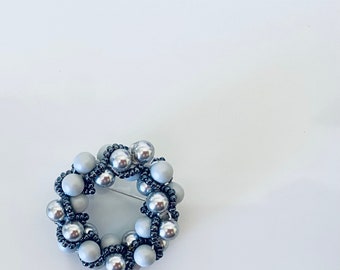 Komorebi Beads Motif  wreath brooch small