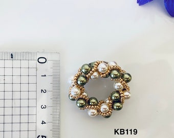 Komorebi Faux Pearl and Beads Motif  wreath brooch small