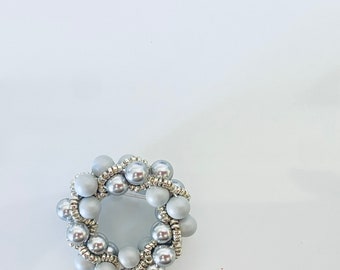 Komorebi Beads Motif  wreath brooch small