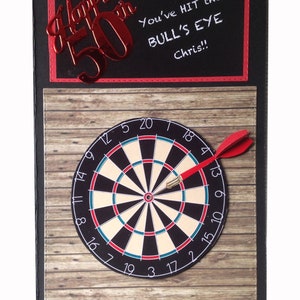 Tarjeta personalizada 50- Dardos cualquier cumpleaños Landmark- Tarjeta de tablero de dardos