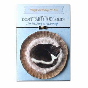 Chat noir et blanc - Chat endormi en 3D dans le panier - Carte d’anniversaire personnalisée