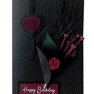 Tarjeta con temática de corazón/pluma de pavo real en relieve negro. Adaptable para cumpleaños, día de San Valentín y aniversario.
