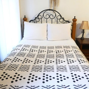 Black and White Block Printed Throw Blanket Fabric Textile Bohemian Wall Hanging Tapestry Tablecloth Home Decor