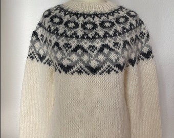 Handmade Icelandic wool sweater or „Lopapeysa“ as we call it, knitted in Iceland.