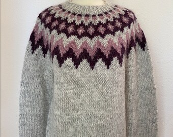 Handmade Icelandic wool sweater or „Lopapeysa“ as we call it, knitted in Iceland.