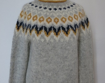 Handmade Icelandic wool sweater or „Lopapeysa“ as we call it, knitted in Iceland.