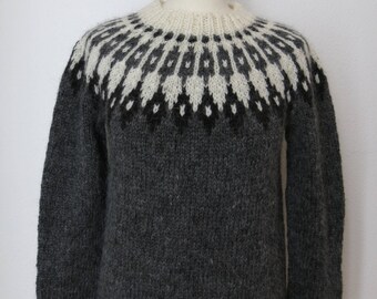 Handmade Icelandic wool sweater or „Lopapeysa“ as we call it, knitted in Iceland.