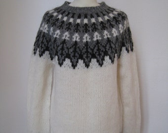 Handmade Icelandic wool sweater or „Lopapeysa“ as we call it, knitted in Iceland.