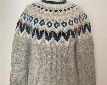 Handmade Icelandic wool sweater or „Lopapeysa“ as we call it, knitted in Iceland.