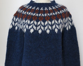 Handmade Icelandic wool sweater or „Lopapeysa“ as we call it, knitted in Iceland.