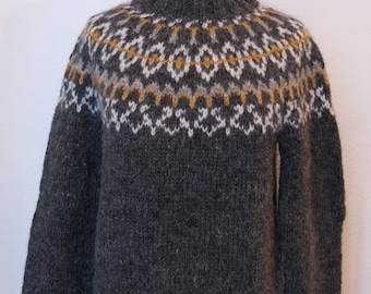 Handmade Icelandic wool sweater or „Lopapeysa“ as we call it, knitted in Iceland.