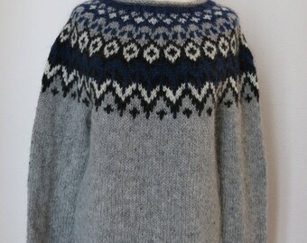 Handmade Icelandic wool sweater or „Lopapeysa“ as we call it, knitted in Iceland.