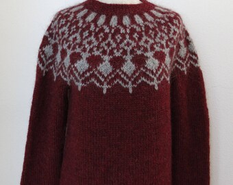 Handmade Icelandic wool sweater or „Lopapeysa“ as we call it, knitted in Iceland.