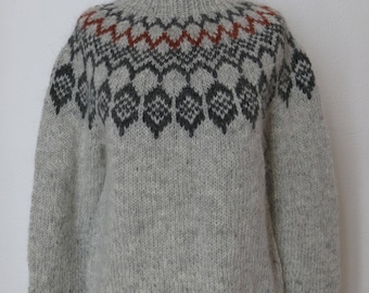 Handmade Icelandic wool sweater or „Lopapeysa“ as we call it, knitted in Iceland.