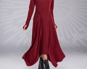 Vestido largo con capucha y cremallera, asimétrico.