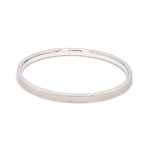 Pulseira japonesa de platina com abertura e centro fosco JL PTB 636