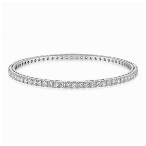 Może przedstawiać: Delikatna srebrna bransoletka z pełnym okręgiem małych, błyszczących diamentów.