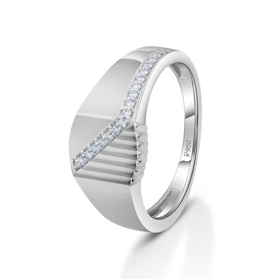 White U0711 Platinum Ring at best price in Rajkot | ID: 15950703548